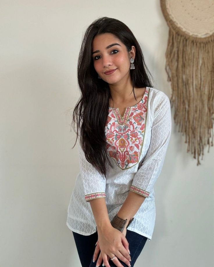 Famous-Girls-Dp Famous-Girls-Dp