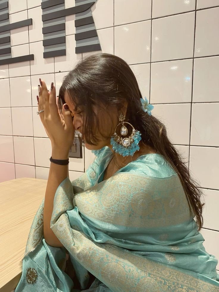 beautiful-girl-pic-in-saree-for-dp-for-instagram beautiful-girl-pic-in-saree-for-dp-for-instagram
