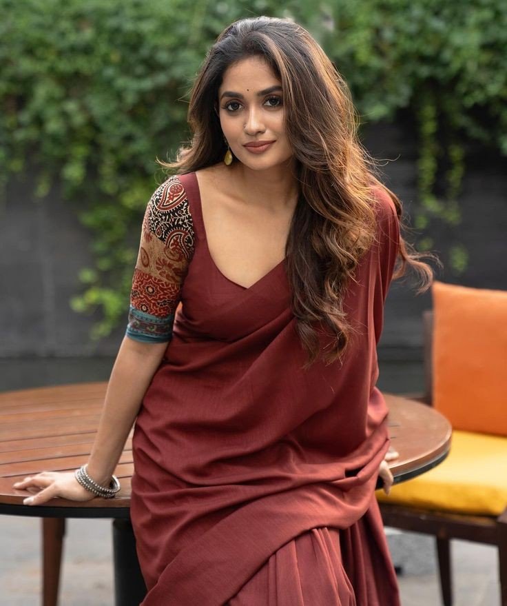 black-colour-saree-girl-dp black-colour-saree-girl-dp