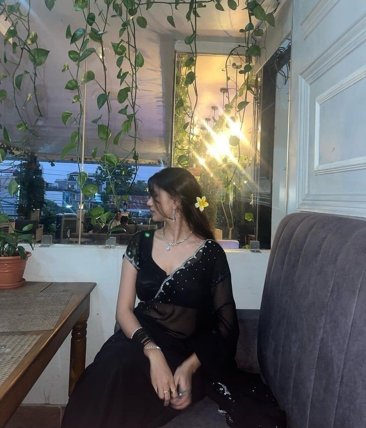 black-saree-girl-dp-for-whatsapp black-saree-girl-dp-for-whatsapp
