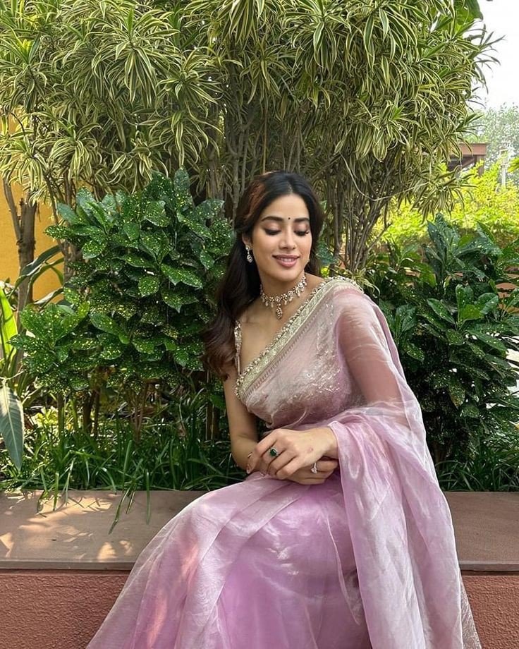 black-saree-girl-dp-simple-for-instagram black-saree-girl-dp-simple-for-instagram