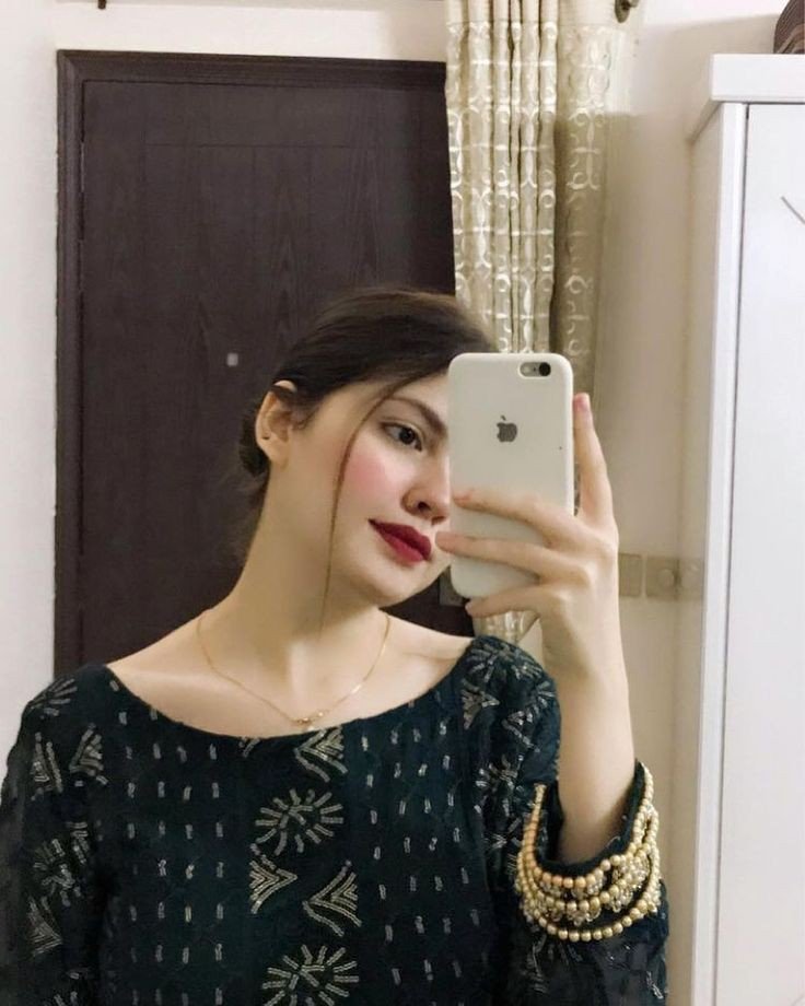 cute-real-simple-girl-image-hide-face cute-real-simple-girl-image-hide-face