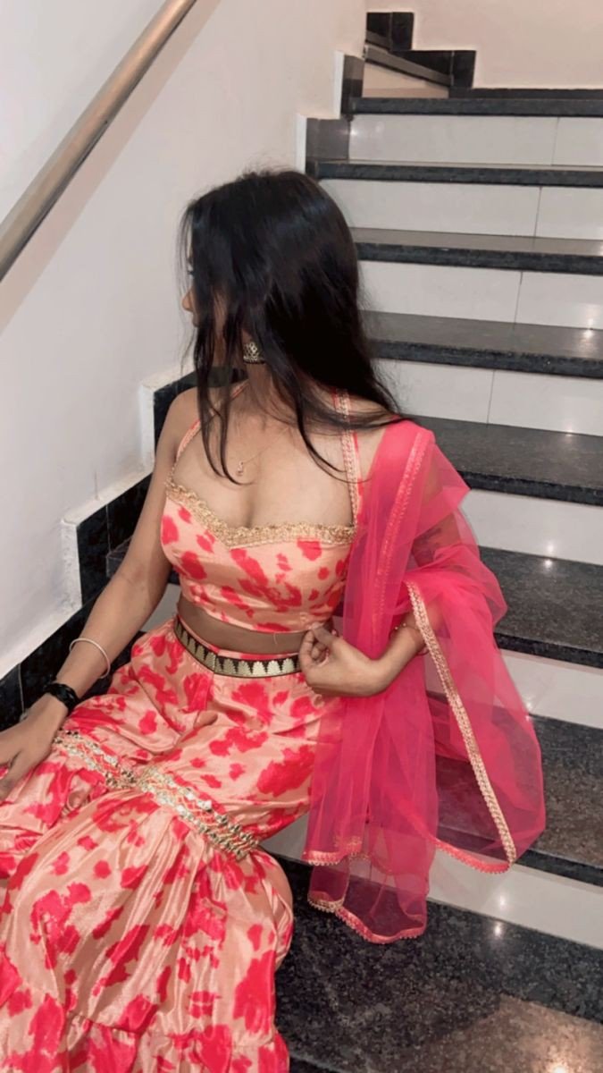 cute-saree-girl-dp-indian cute-saree-girl-dp-indian