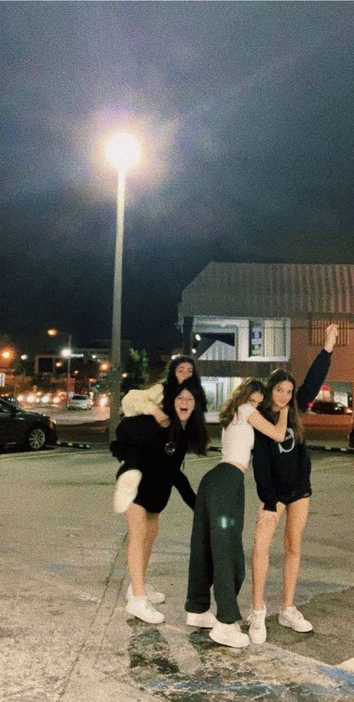 friends-group-dp-aesthetic friends-group-dp-aesthetic