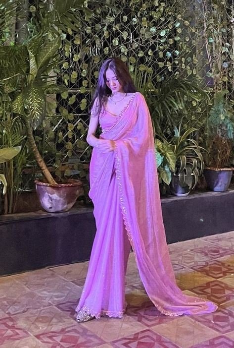 hot-saree-girl-dp-for-instagram hot-saree-girl-dp-for-instagram