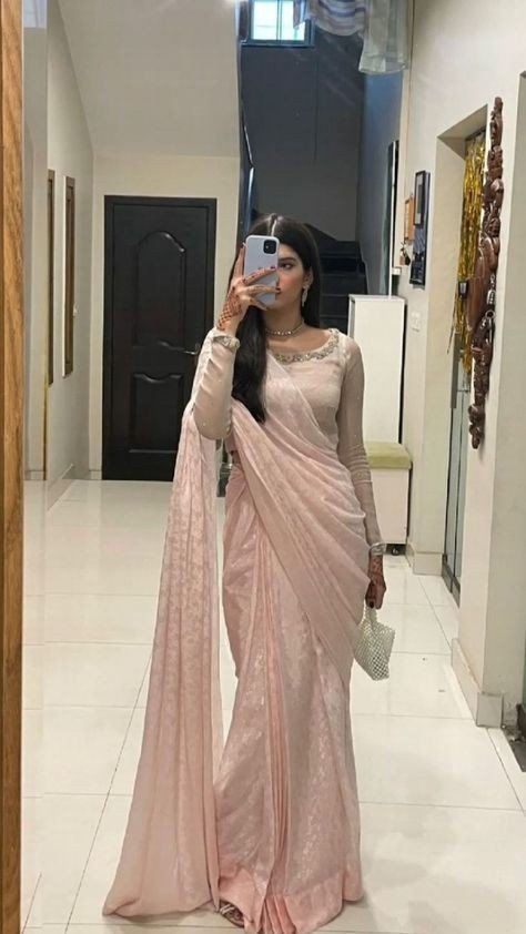 hot-saree-girl-dp-for-instagram hot-saree-girl-dp-for-instagram