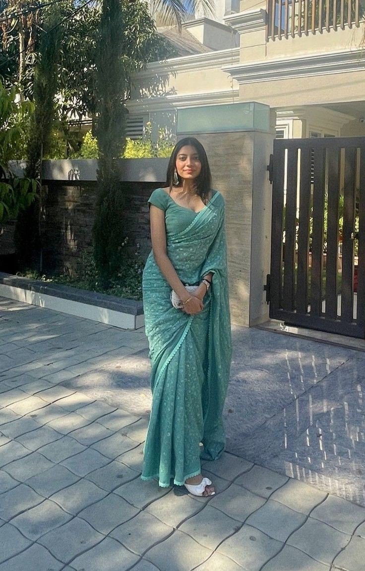 saree-girl-dp-pic saree-girl-dp-pic