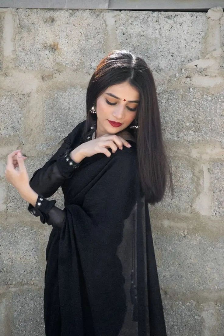 s-dp-with-blur-effect s-dp-with-blur-effect