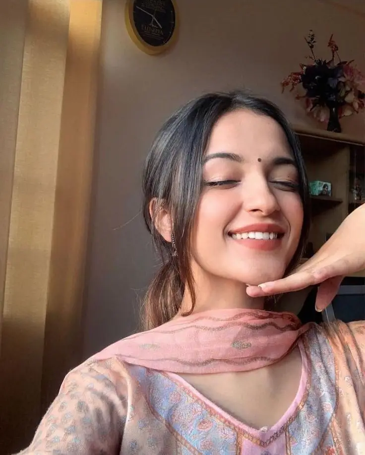 alone-instagram-single-girl-dp