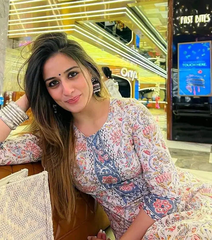 beautiful-single-girl-dp