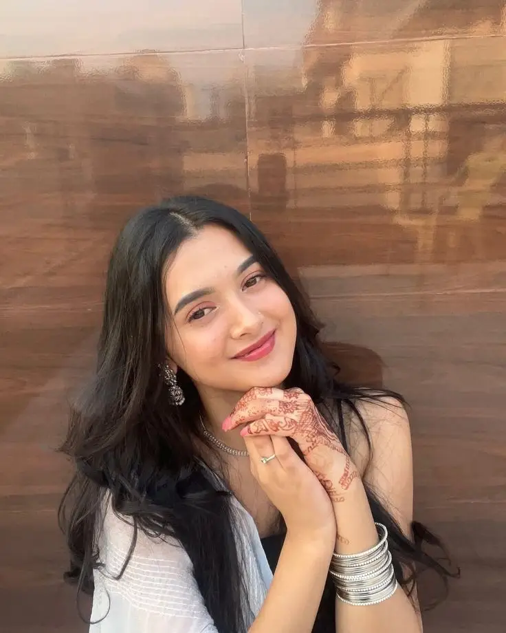cute-love-dp-pic-girl-simple cute-love-dp-pic-girl-simple