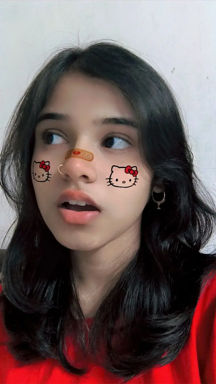 hide-face-girl-pic-blur hide-face-girl-pic-blur
