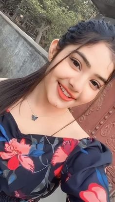 Cute Simple Girl Pic