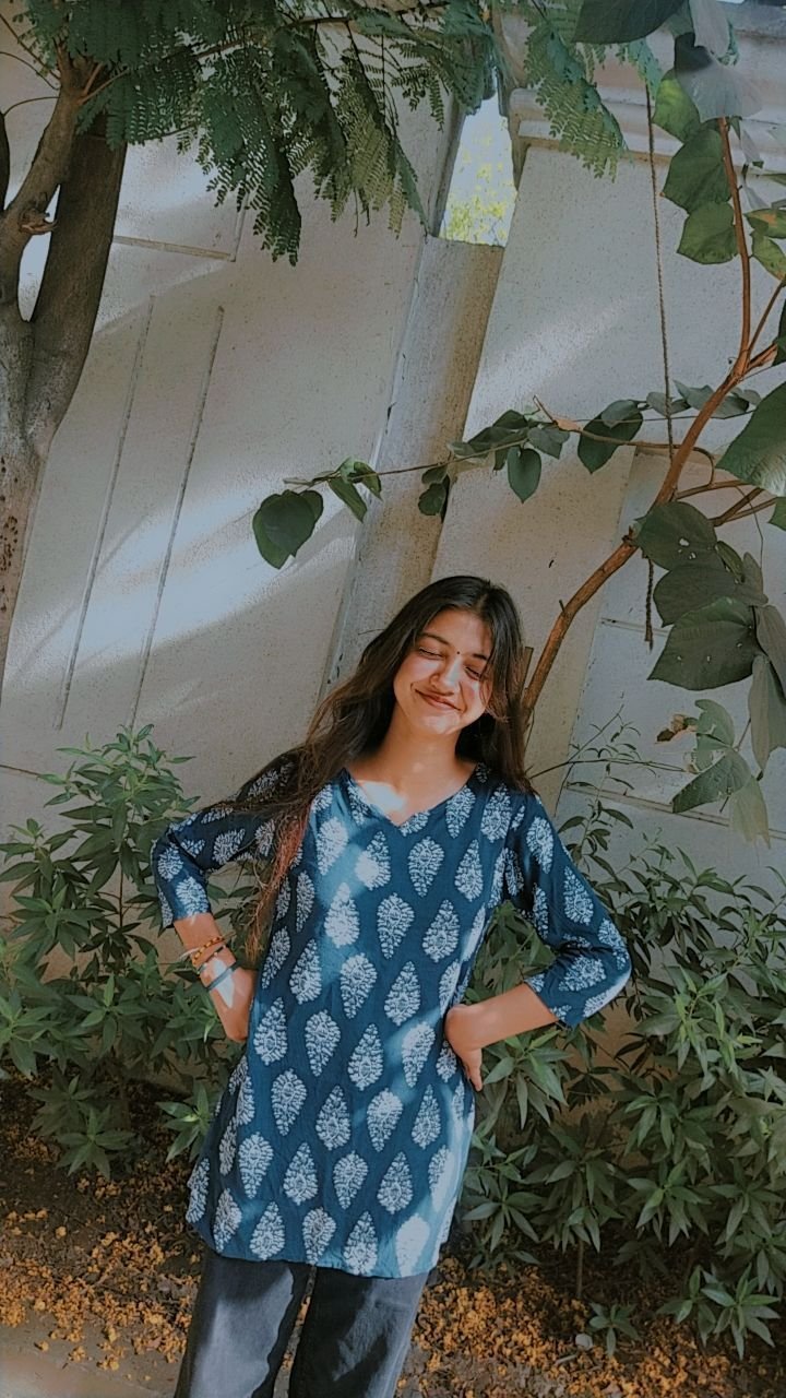 Cute Simple Girl Pic