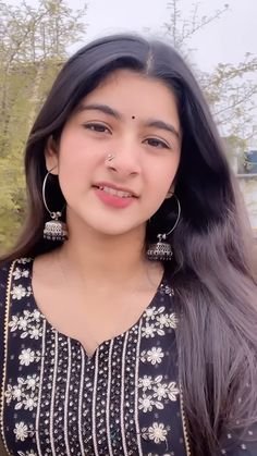 Cute Simple Girl Pic