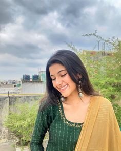 Cute Simple Girl Pic