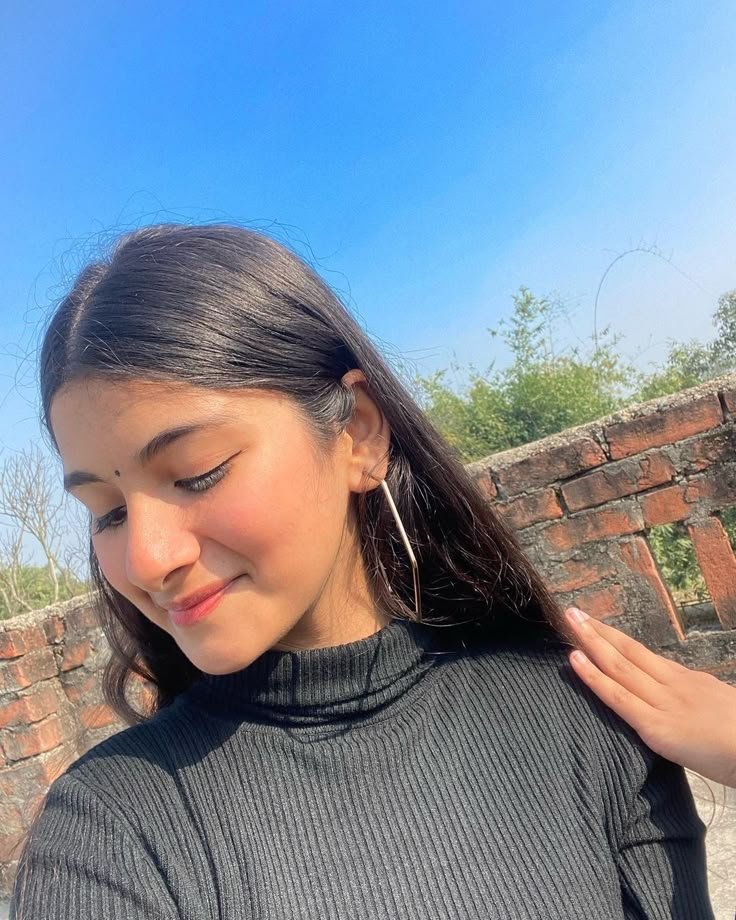 Cute Simple Girl Pic