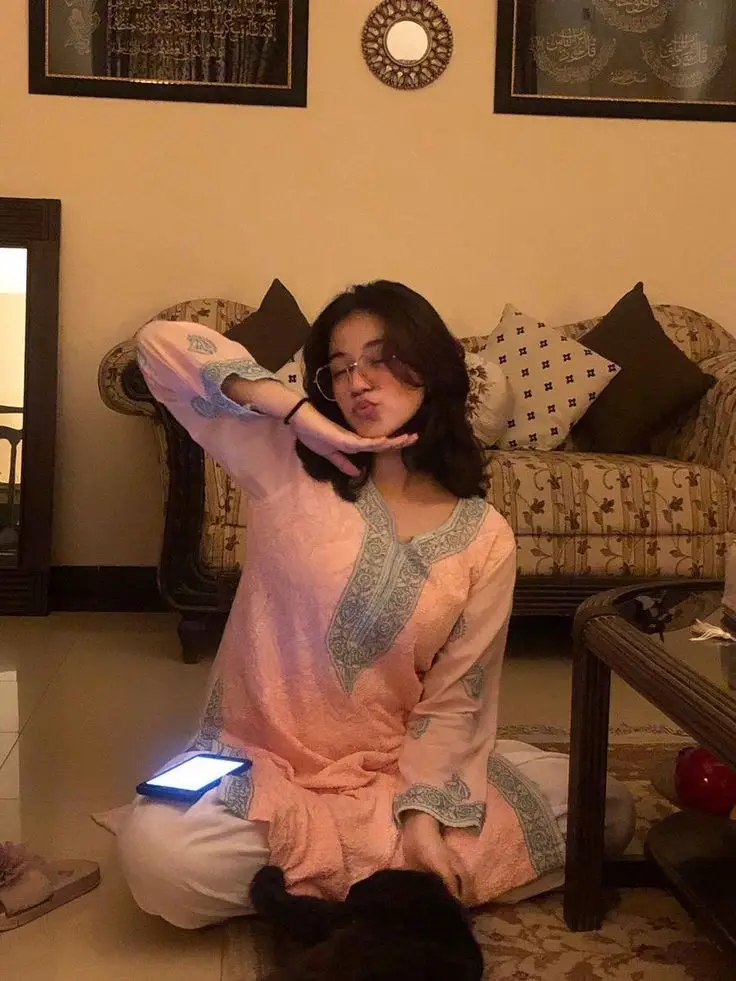 single-girl-dp-attitude-photo