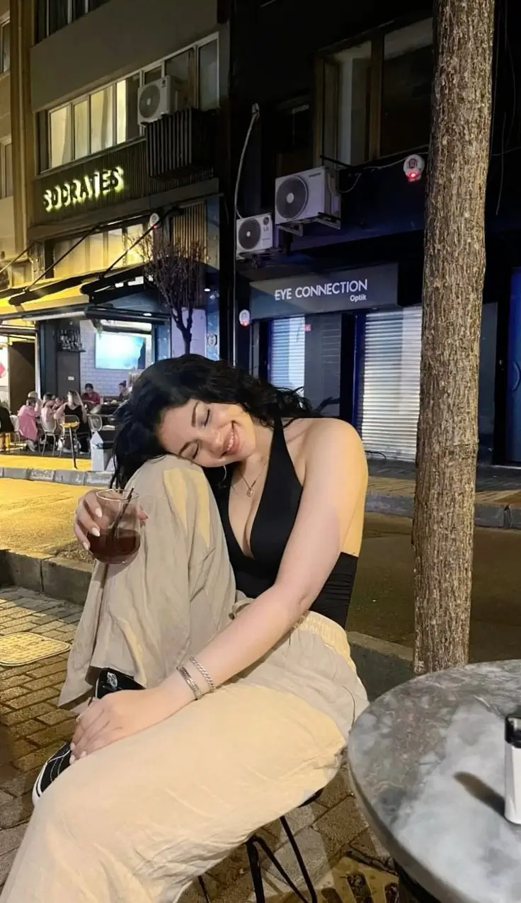 single-photo-poses-for-girls-selfie single-photo-poses-for-girls-selfie