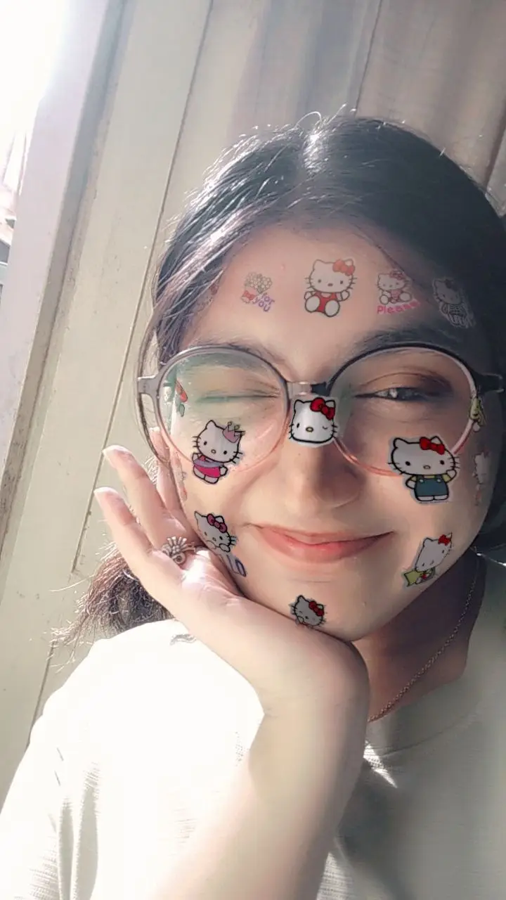 snapchat-real-simple-girl-image-hide-face snapchat-real-simple-girl-image-hide-face