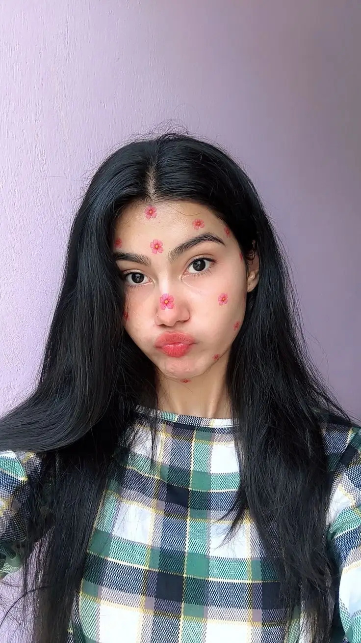 snapchat-real-simple-girl-image-hide-face snapchat-real-simple-girl-image-hide-face