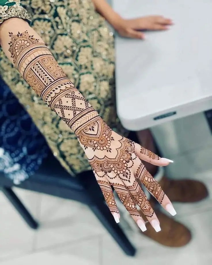 stylish-back-hand-mehndi-design-beautiful