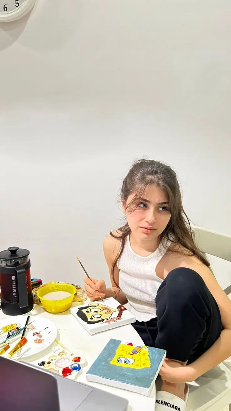 stylish-single-girl-dp-attitude